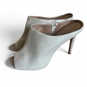 New Calvin Klein Nola Ivory Textured Peep Toe Mule Heels Resort Shoes Vacation 9
